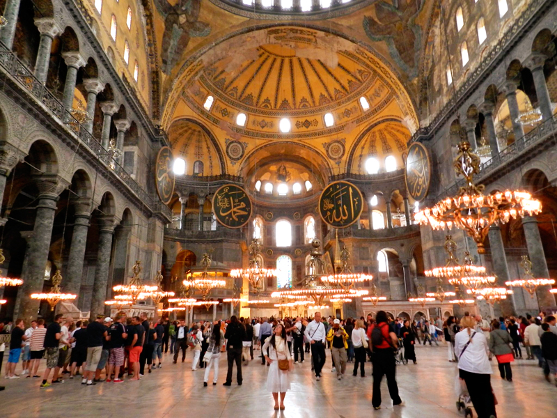 Interior da Haghia Sophia ou Santa Sofia em Istambul