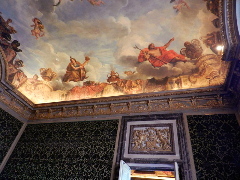 Dentro de aposento no Chateau de Versailles na França