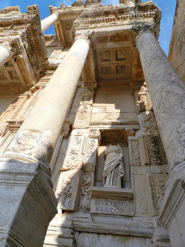 Episteme na na Biblioteca de Celso no Sítio Arqueológico de Ephesus na Turquia