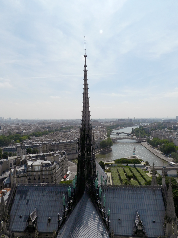 agulha ou pontilhão da catedral de notre dame em Paris na França