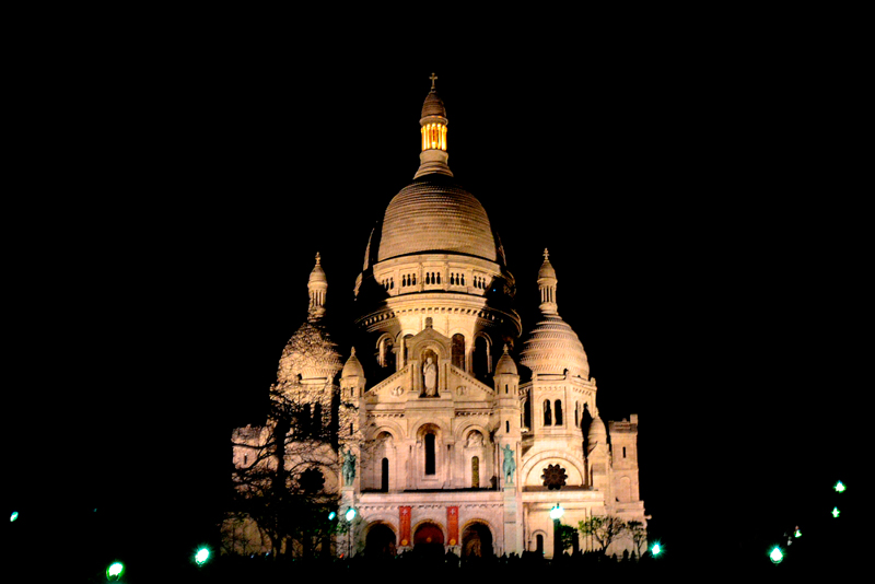 Sacre Coeur visto de noite em Montmartre em Paris França