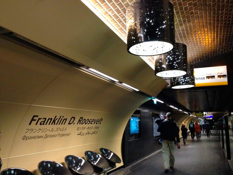 Estação Franklin D. R\oosevelt em Paris na França