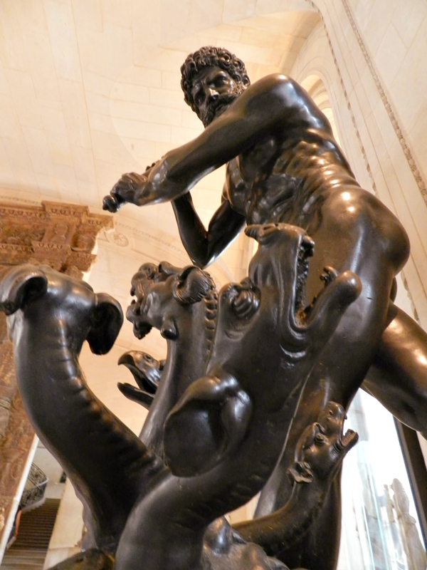 Hercules combatendo a Hydra Louvre em Paris