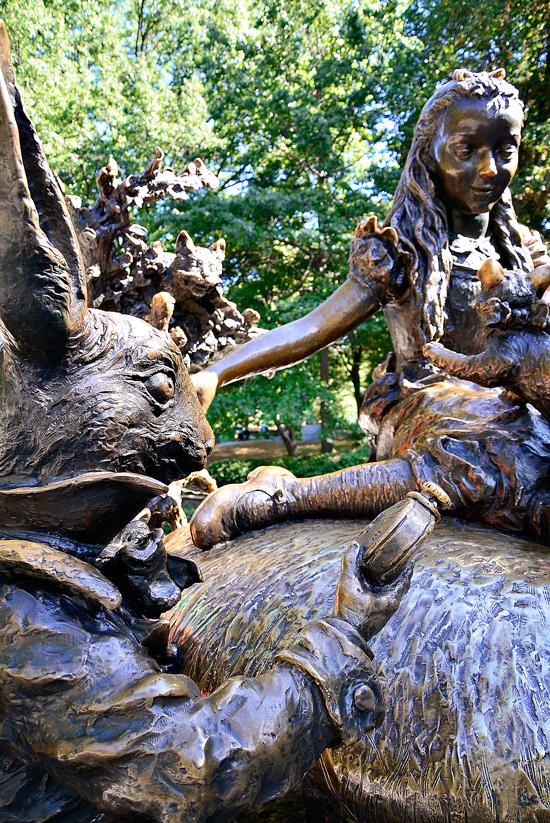 Alice in Wonderland no central park em new york começo do outono