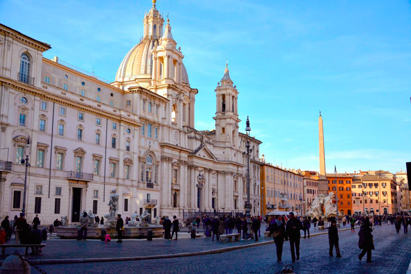 Piazza Navona em centro histórico de Roma