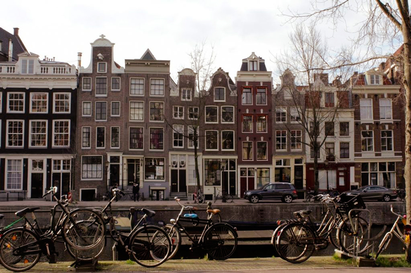 Edificíos no entorno do Nieuwmarkt em Amsterdam na Holanda