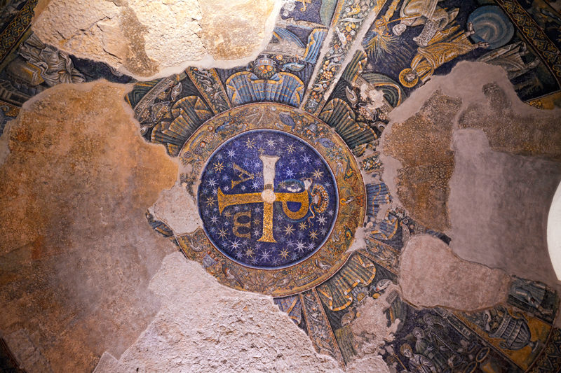 Mosaicos bizantinos do Battistero di San Giovanni in Fonte em Duomo di Napli