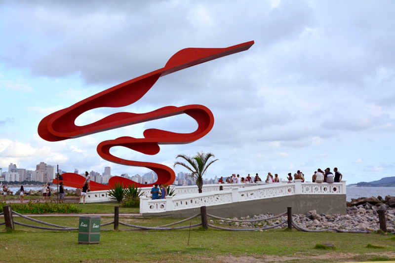 Escultura de Tomie Ohtake em Santos