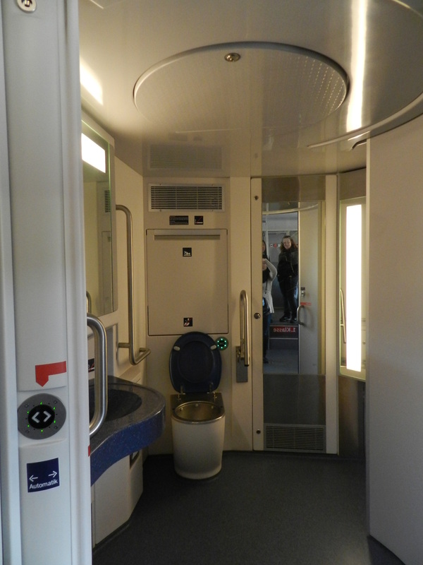 Banheiro de trem na Europa Central em COMPILADO DE DICAS PARA VIAJAR À EUROPA CENTRAL
