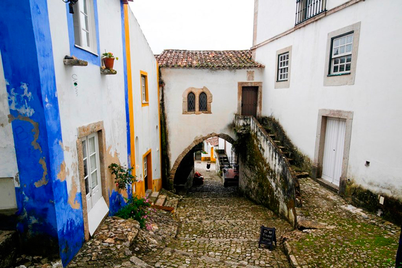 A vila medieval de Obidos em Portugal