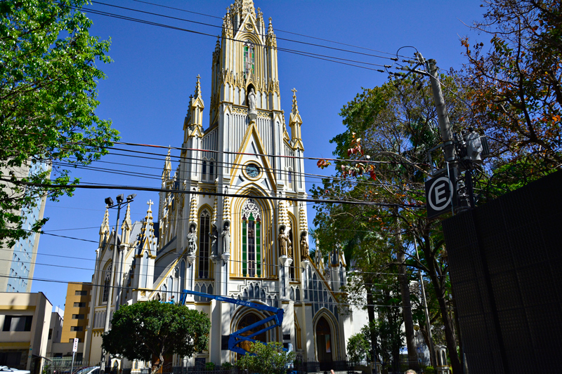 fachada da Basílica de Nossa Senhora de Lourdes em Belo Horizonte