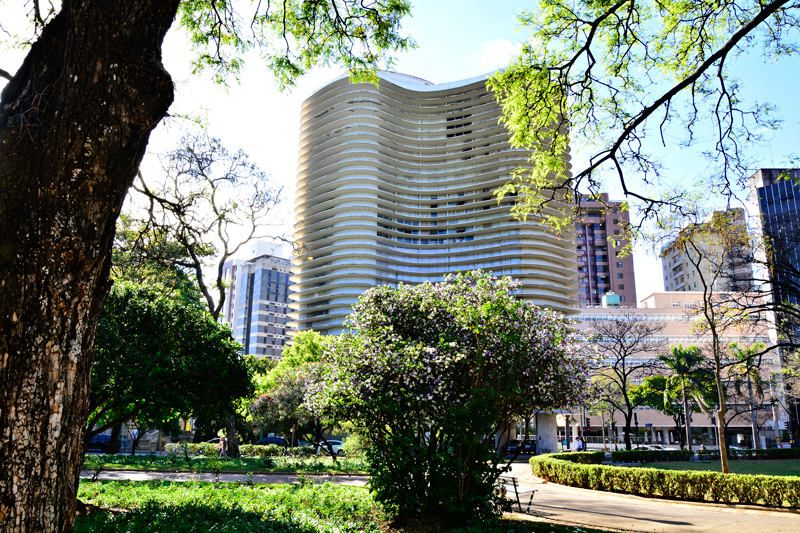 Prédio de Oscar Niemeyer na Praça da Liberdade em Belo Horizonte, Minas Gerais