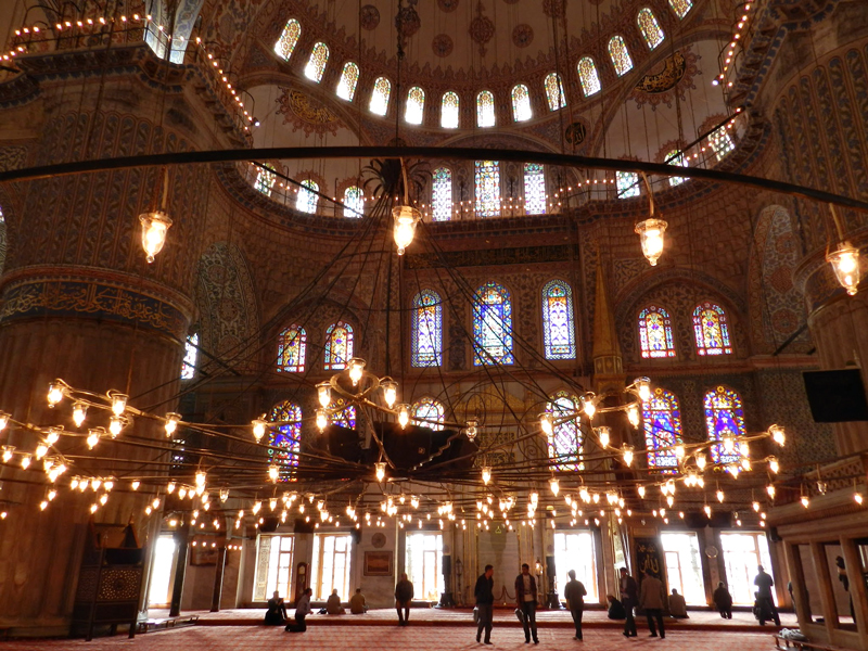 interior da mesquita azul em istambul na Turquia