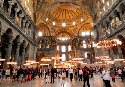 Interior da Haghia Sophia ou Santa Sofia em Istambul