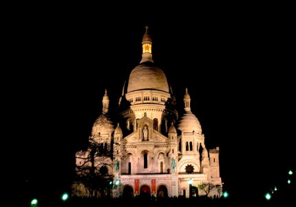 Sacre Coeur visto de noite em Montmartre em Paris França